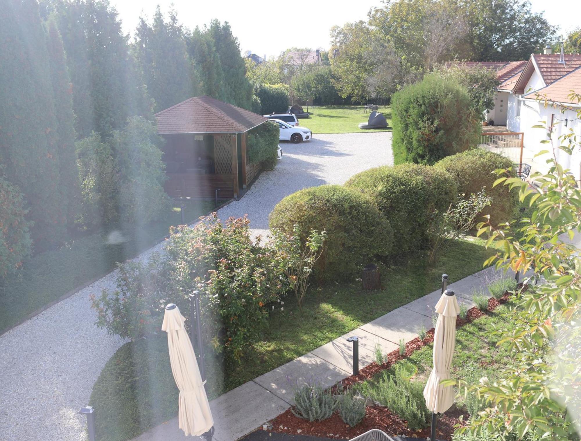 The Secret Garden - Keszthely Bed & Breakfast Exterior photo