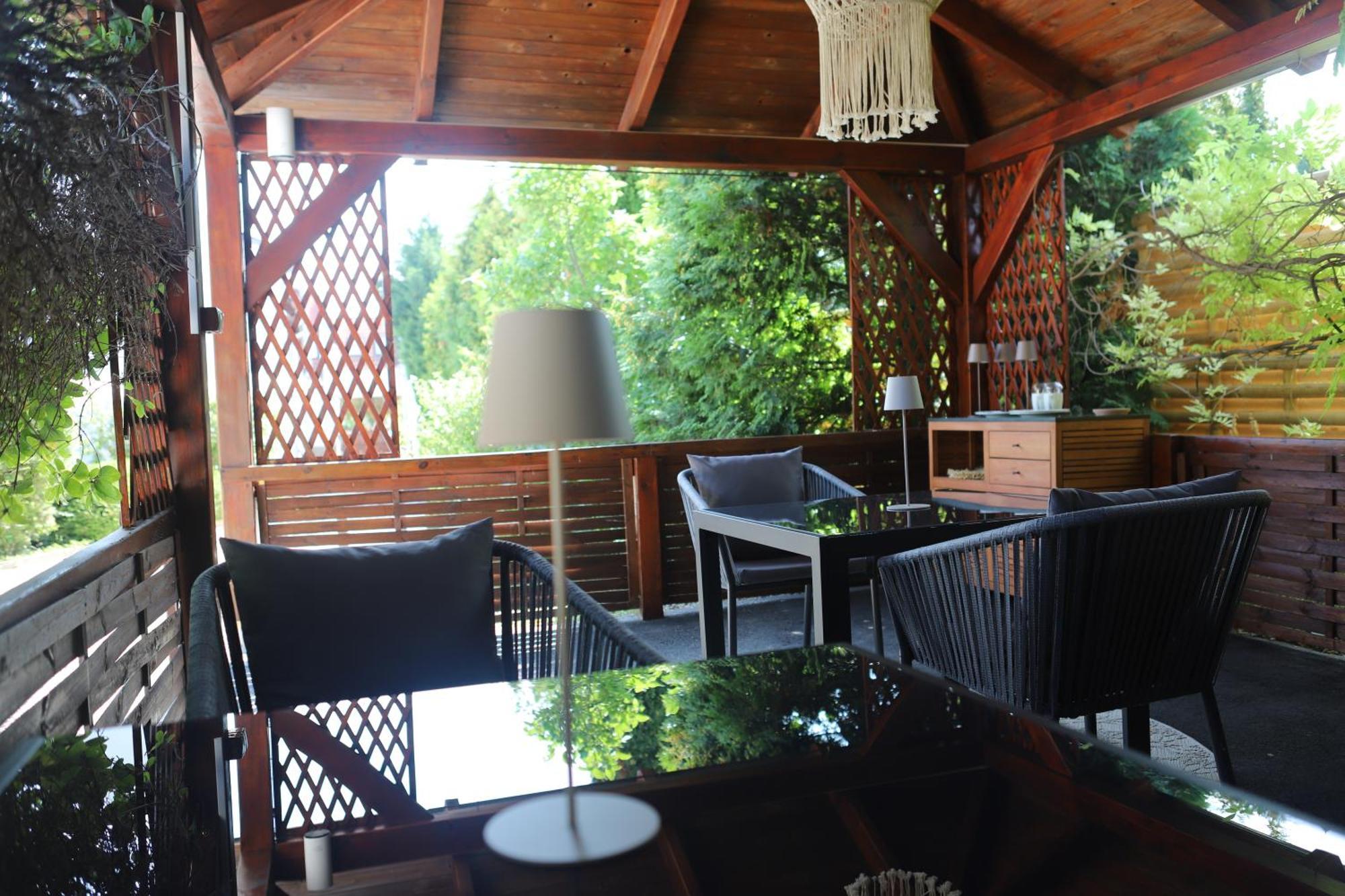The Secret Garden - Keszthely Bed & Breakfast Exterior photo